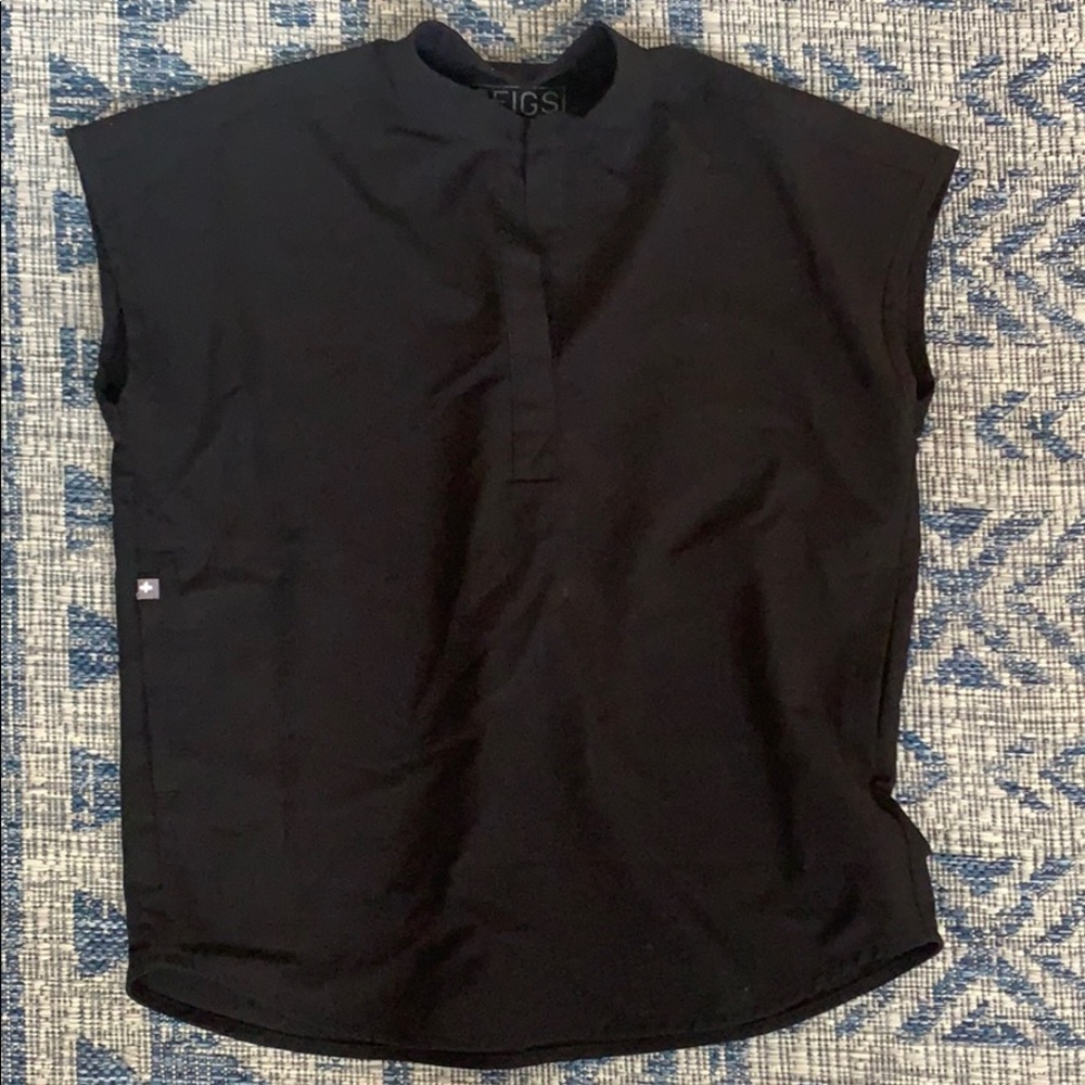 EUC FIGS XXS Mandarin scrub top in black!